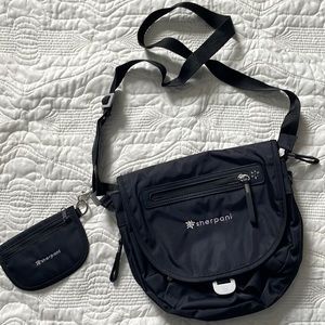 Sherpani crossbody purse